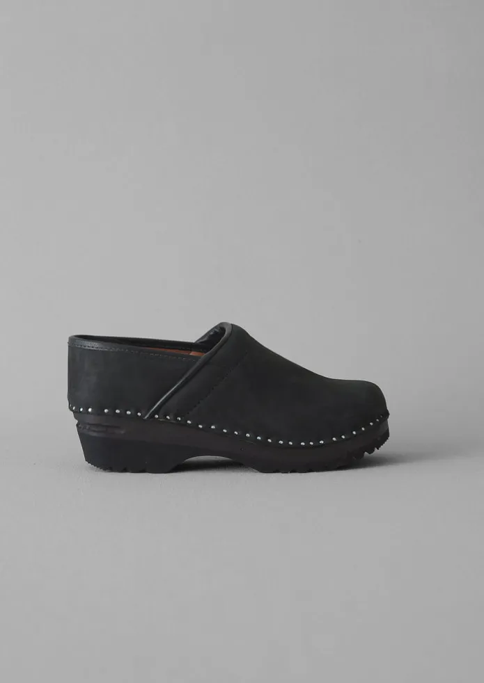 Troentorp Nubuck Closed Clogs