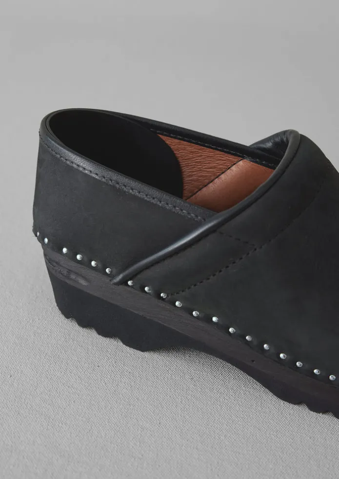 Troentorp Nubuck Closed Clogs