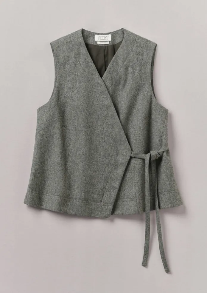 Wool Flannel Sleeveless Jacket